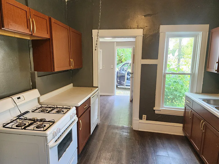 2550 Madison St NE — Photo 2