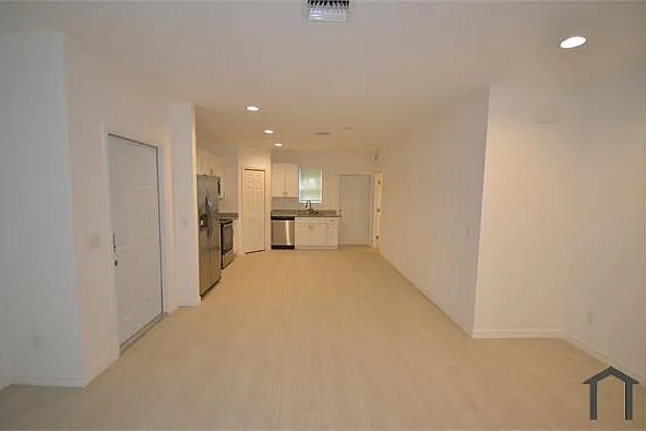 3306 Bassie Ct — Photo 2
