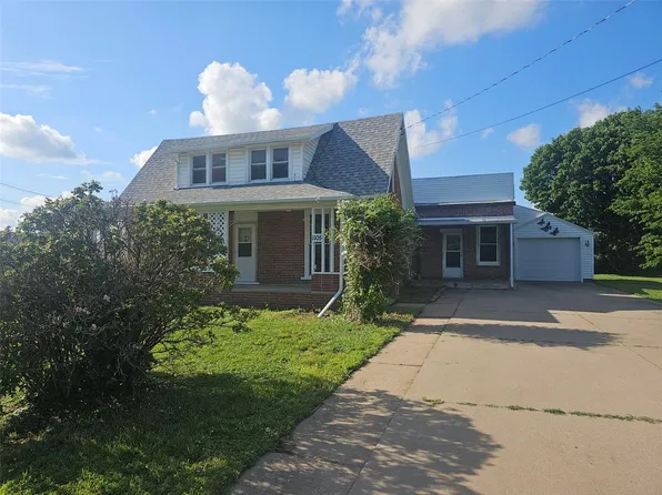 1105 E 5th St, Vinton, IA 52349