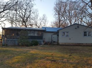 15911 N Lake Rd, Girard, IL 62640