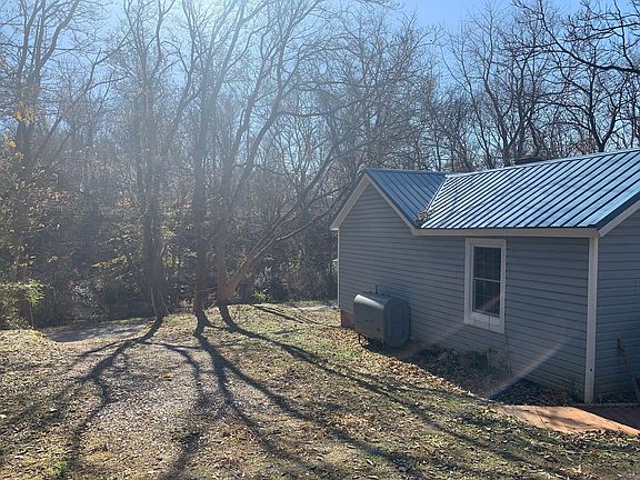 3rd image of 2341 Price St