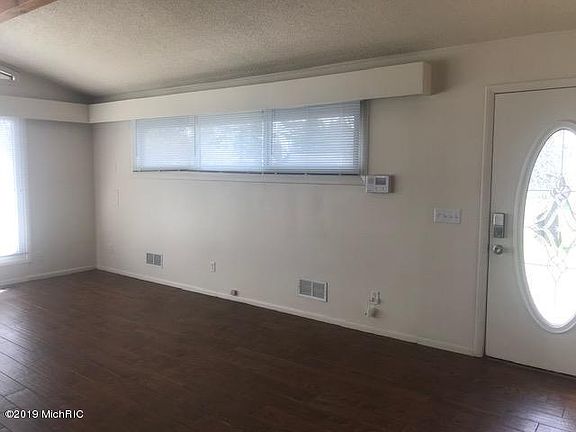5th image of 1136 Berkshire Dr