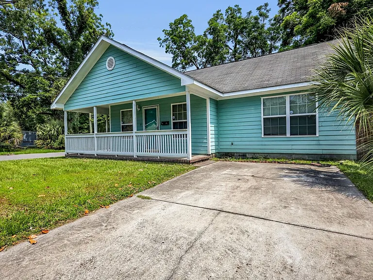 1202 E Waldburg St — Photo 3
