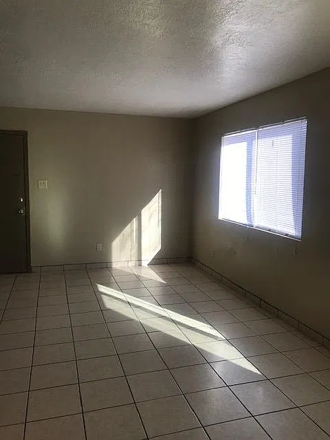 2 bed, 742 sqft, $850 — Photo 2