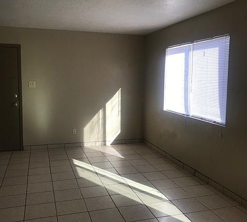2nd image of 809 Parkview Dr #C