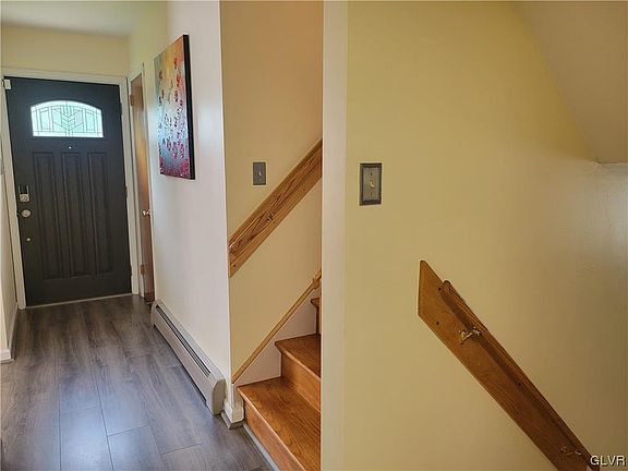 3rd image of 2 Gordon Dr