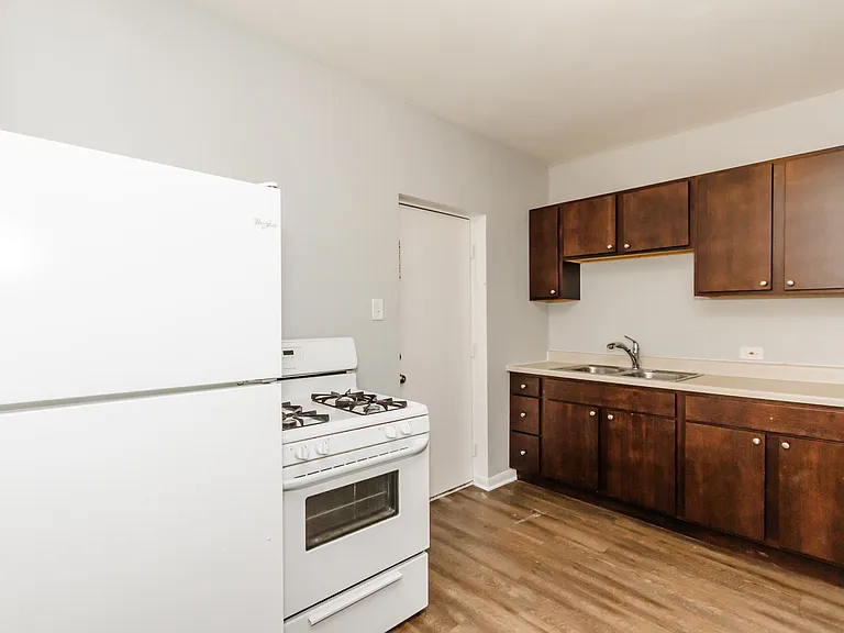 4500-06 W. Fullerton/2400-14 N. Kilbourn — Photo 13