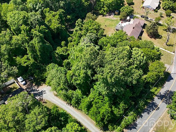 3rd image of 14 Arbor Dr