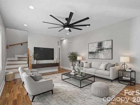 4th image of 543 30th Ave NW