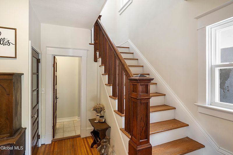 4th image of 831 6th Avenue