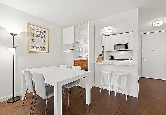 2nd image of 200 E 94th St APT 426