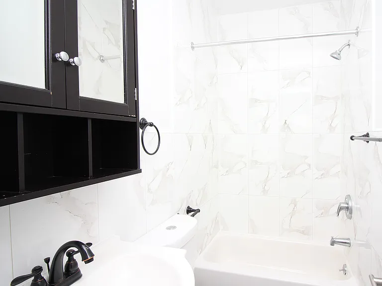 135 Decatur St #2R — Photo 9