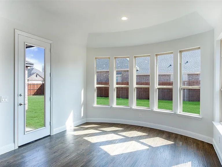 4422 Juniper Ln — Photo 2