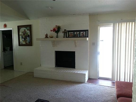 3rd image of 1401 Whitney Dr