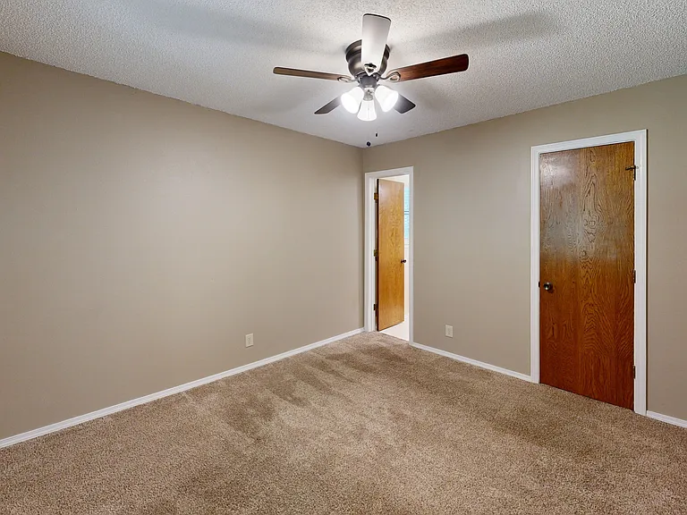 1275 N Gregg Ave — Photo 29