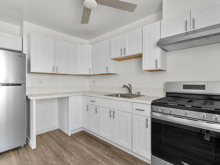 Encino Park West Apartments — Photo 13