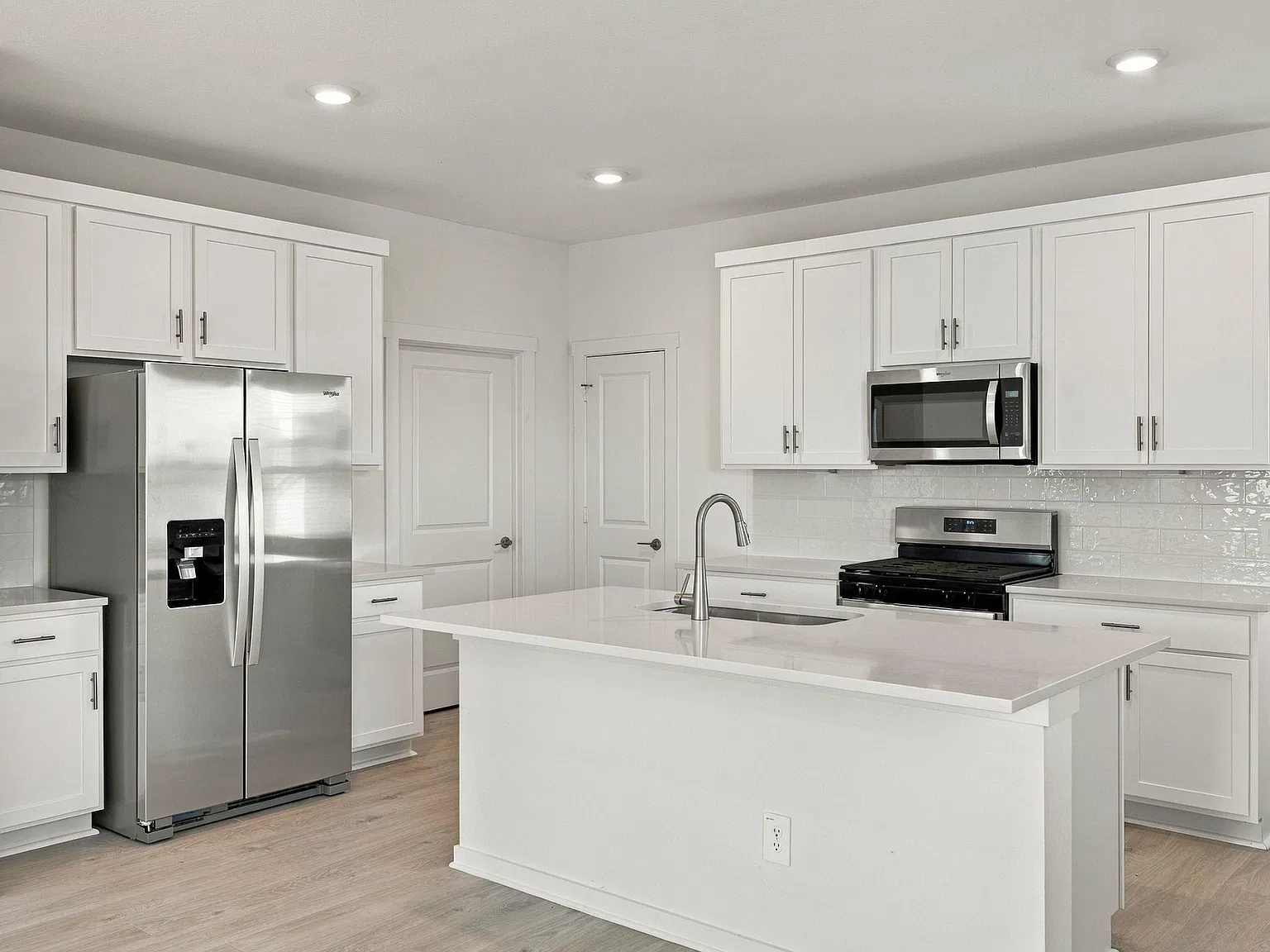 4 bed, 2.5 bath, 2034 sqft, $2,500 — Photo 3