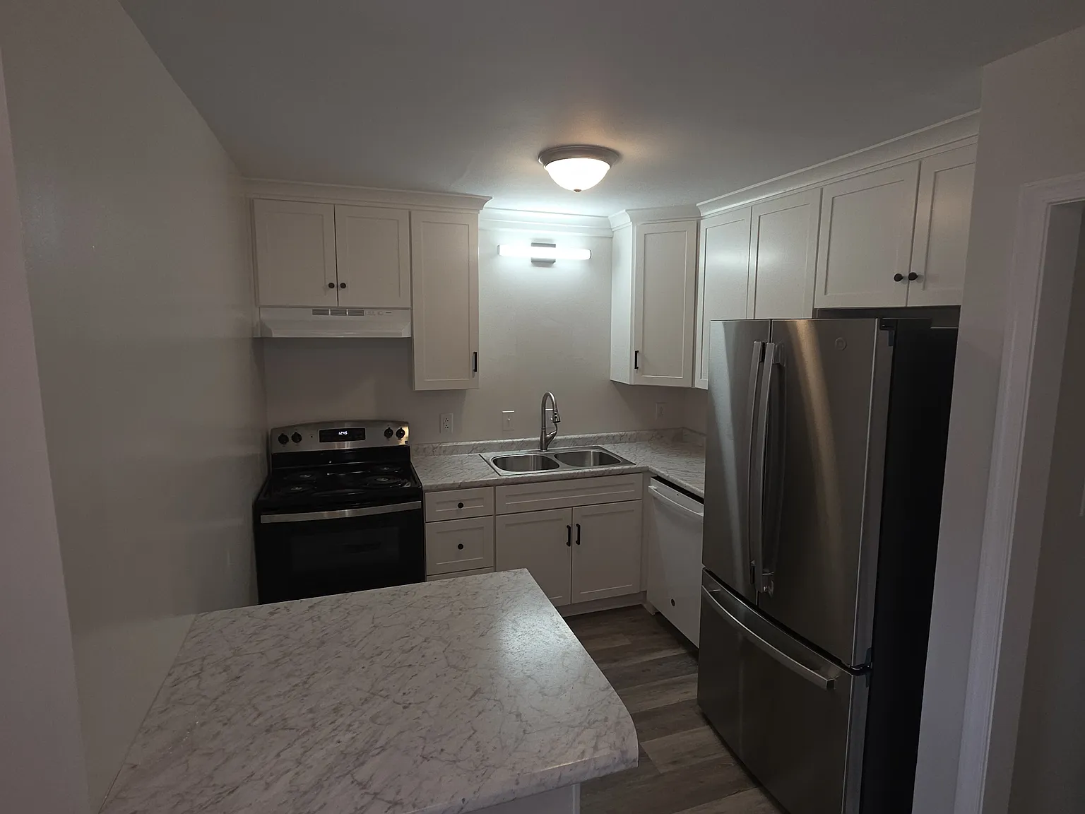 3 bed, 1.5 bath, $1,800 — Photo 3