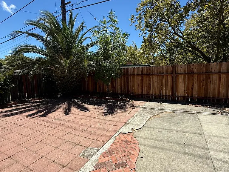 733 Utah St — Photo 15