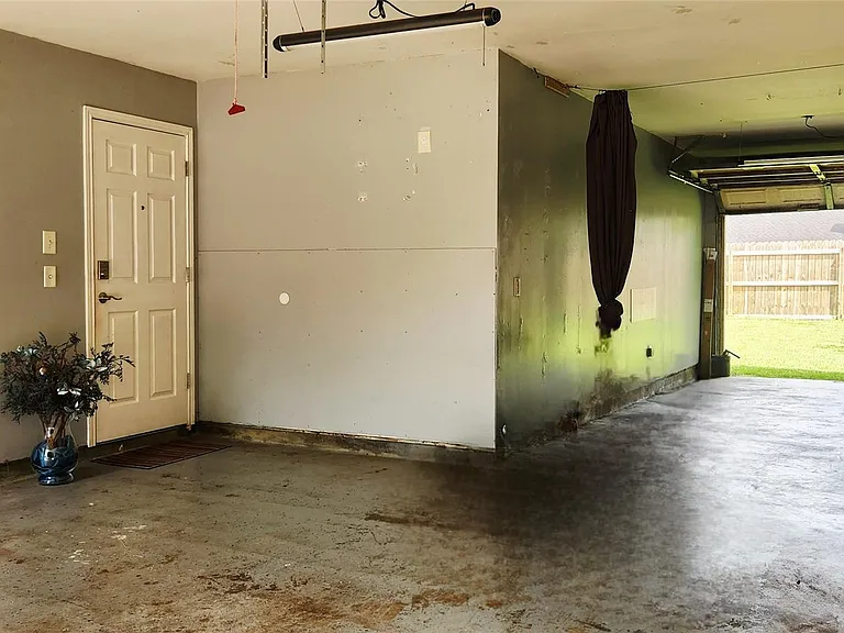 213 Mango St — Photo 37