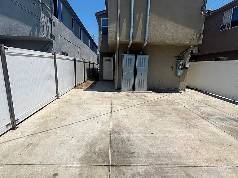 9029 S Avalon Blvd — Photo 13