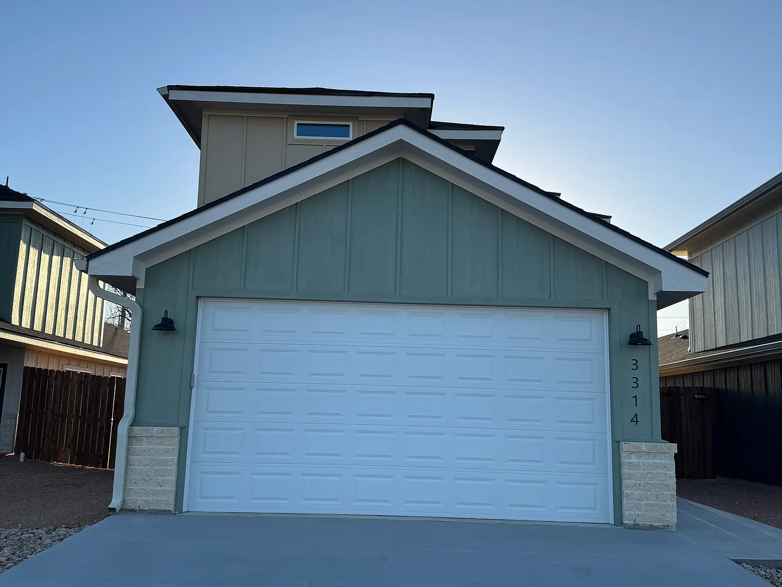3 bed, 2.5 bath, 1809 sqft, $2,500 — Photo 3