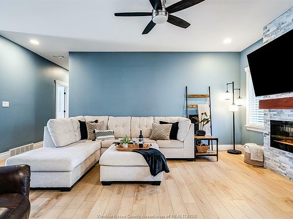 5th image of 372 Saint Charles St