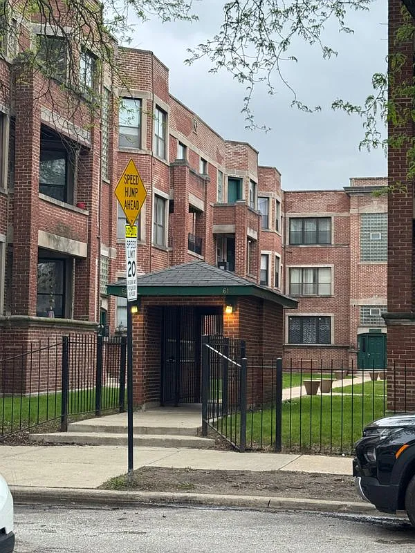 Building Photo - 6108 S Dorchester Ave #2W