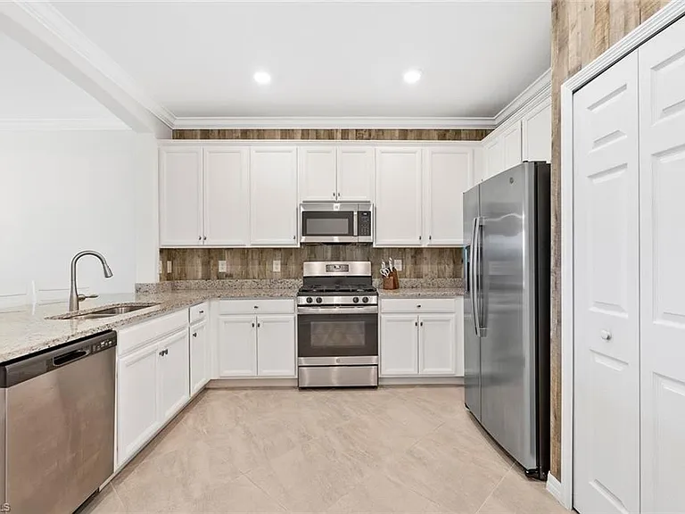 17829 Woodland Ct — Photo 12