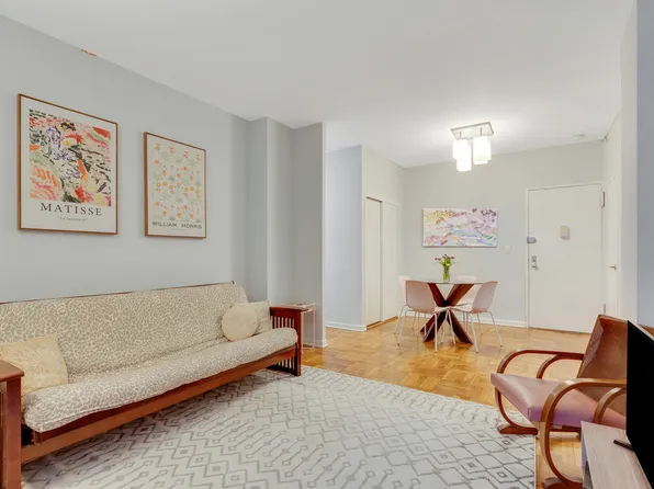 220 East 54th Street 10C image 3 of 10
