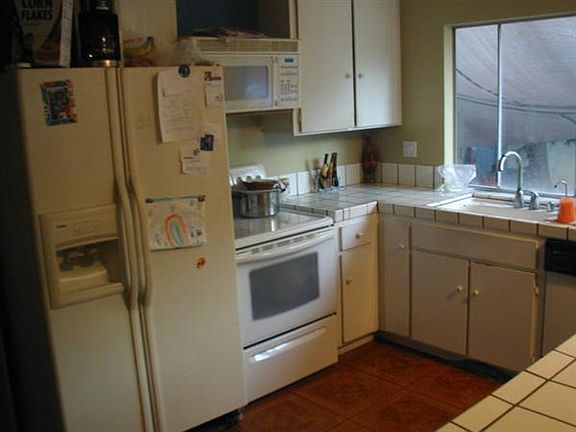 3rd image of 757 Amanda Dr