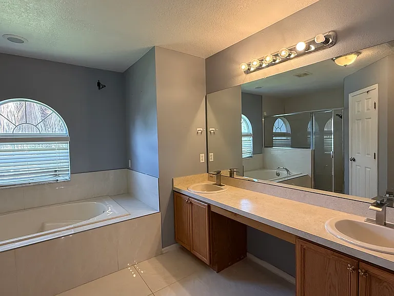 554 Bristol Cir — Photo 28