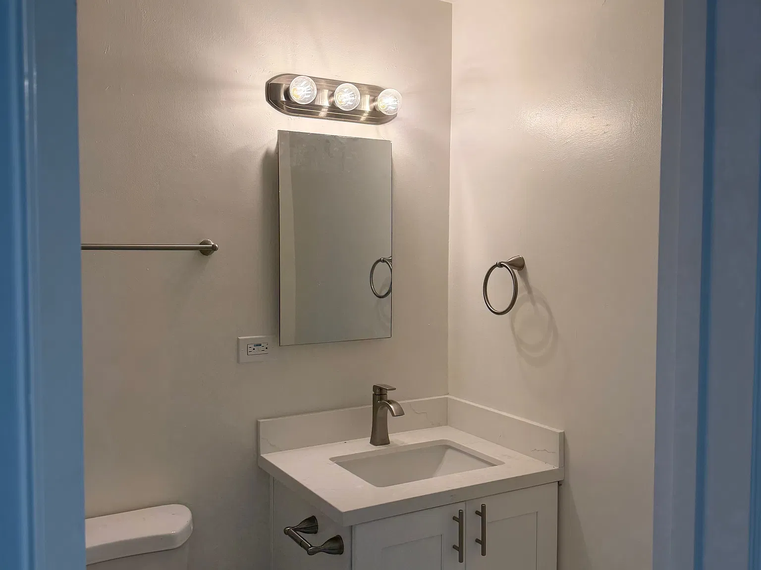 2 bed, 840 sqft, $3,295 — Photo 4