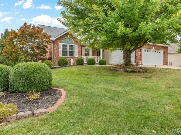 2790 Deerfield Dr, Maryville, IL 62062