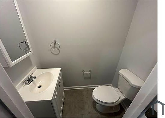 2nd image of 2411 E Preston St