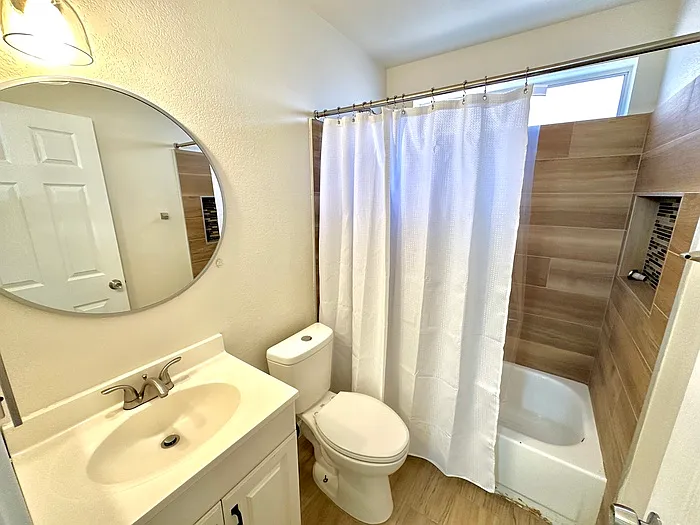 146 W Ivyglen St — Photo 13