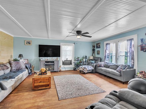 4th image of 140 Painter Rd