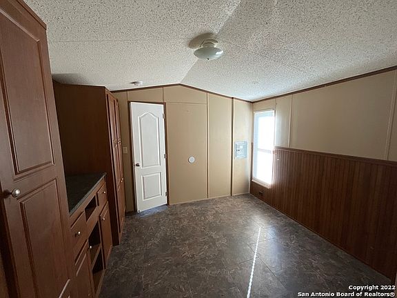 4th image of 410 County Road 2518 #106