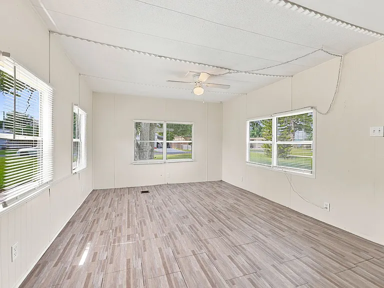 7205 Commons Blvd — Photo 15