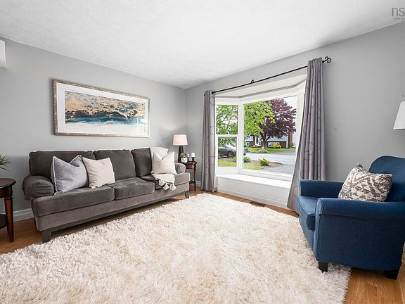 3rd image of 38 Ascot Way