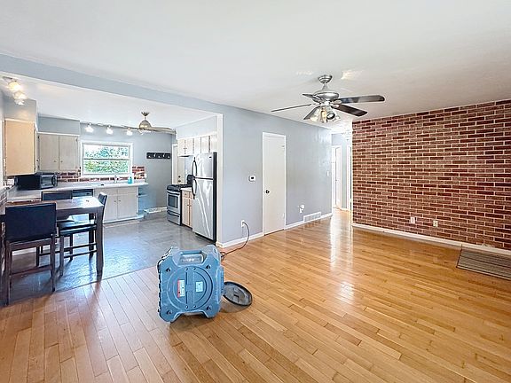 5th image of 346 W 32nd St