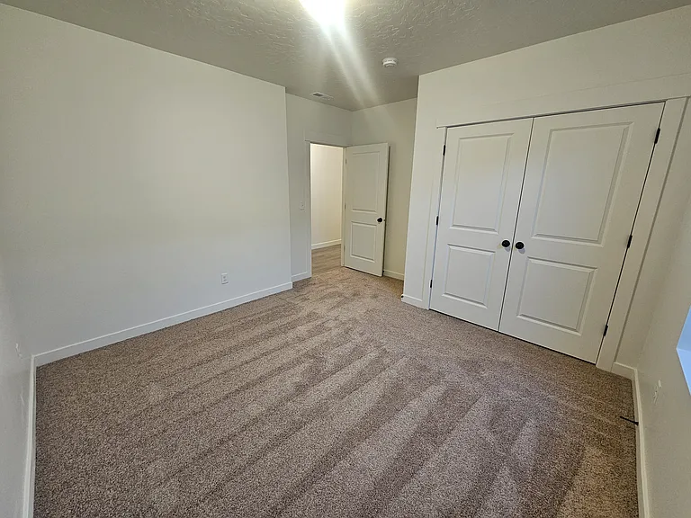 895 E Antelope Dr — Photo 16