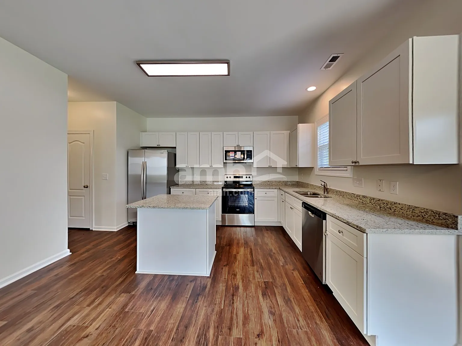 3 bed, 2.5 bath, 2260 sqft, $2,235 — Photo 4