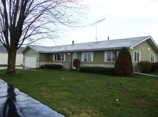 1905 Greenwood Rd, Woodstock, IL 60098