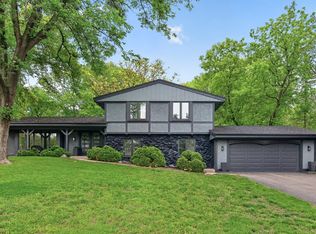 2841 Mayfield Rd, Wayzata, MN 55391