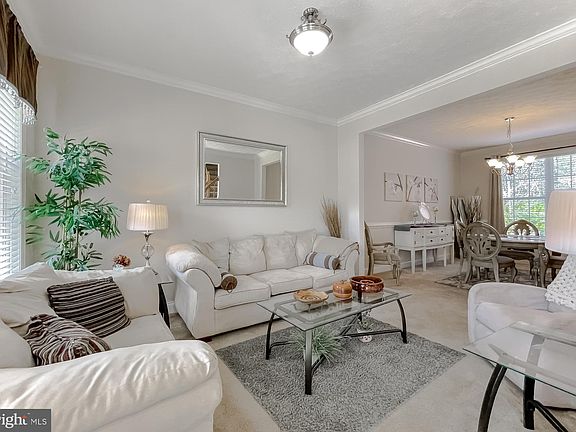 4th image of 46180 Edgewood Ln