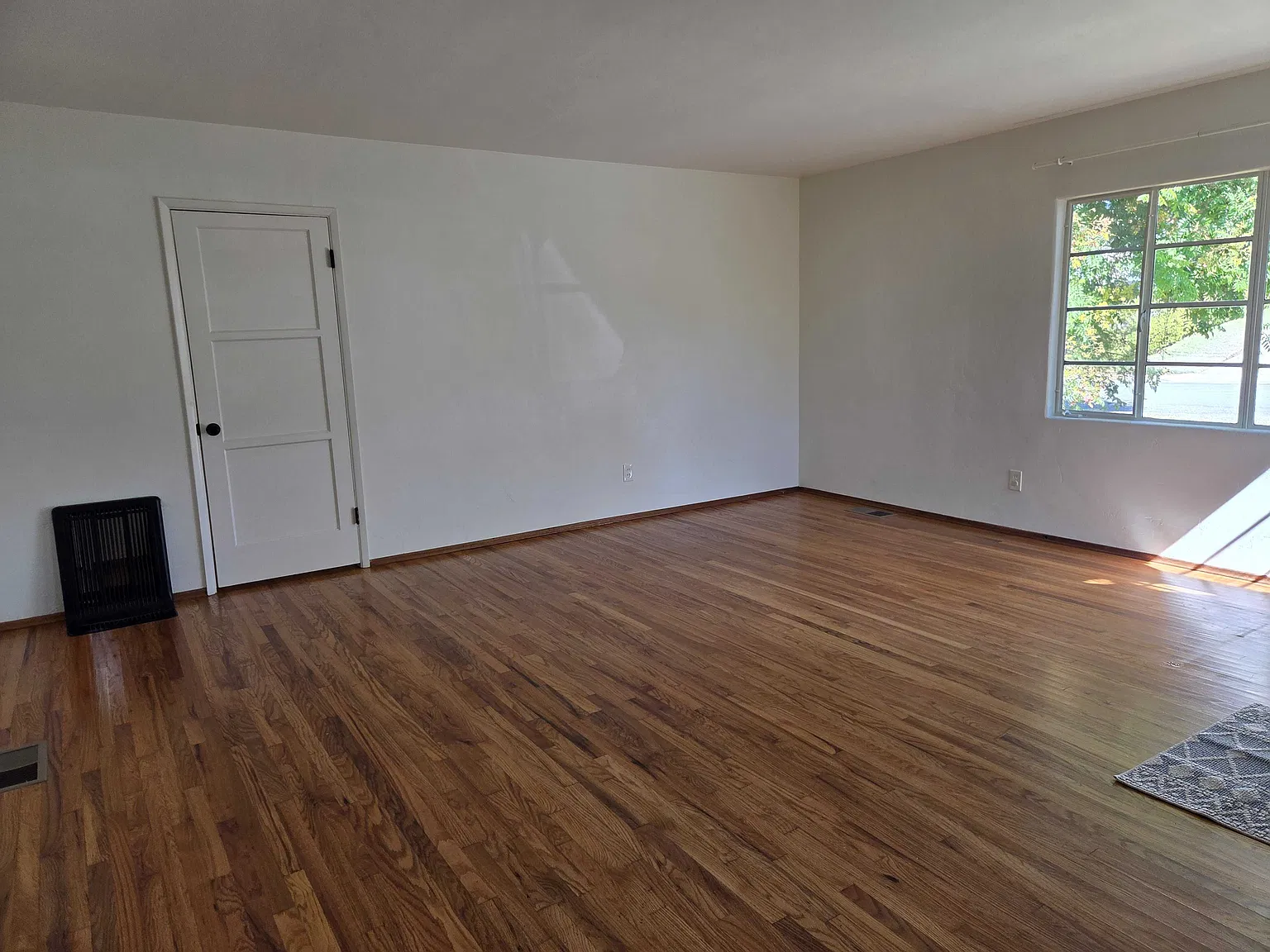 4 bed, 1370 sqft, $3,995 — Photo 3
