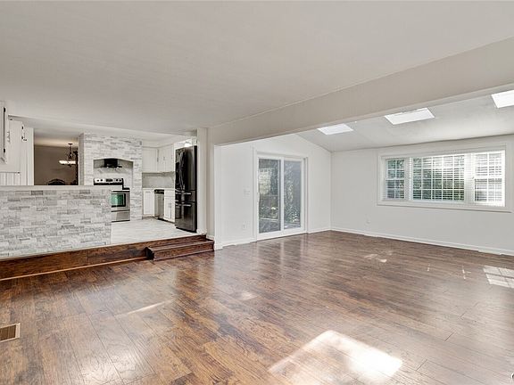 4th image of 8234 Perrugia Ln