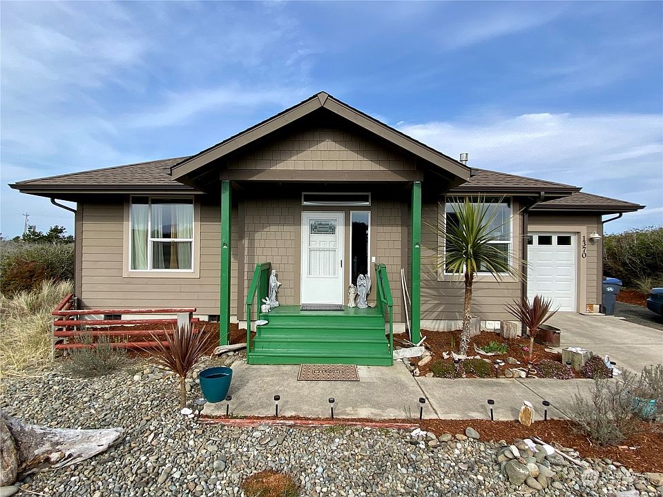 1st image of 1370 Storm King Ave Sw