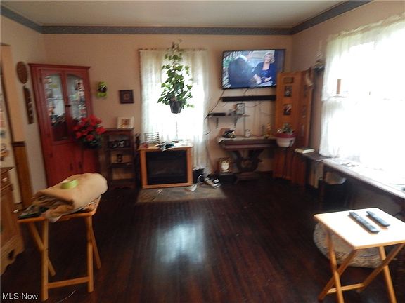 3rd image of 2094 Uniondale Dr
